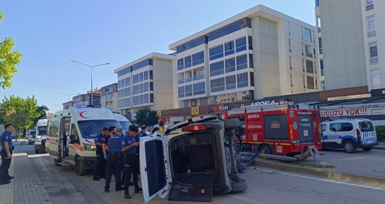ihbara-giden-polisler-kaza-yapti-2si-polis-5-yarali-4lVKvPVv.jpg