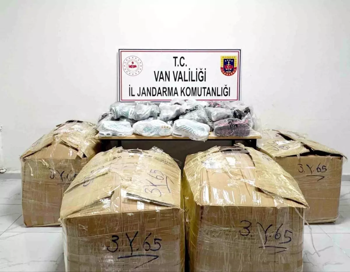 baskalede gumruk kacagi esya ele gecirildi Kj43Sal2.jpg