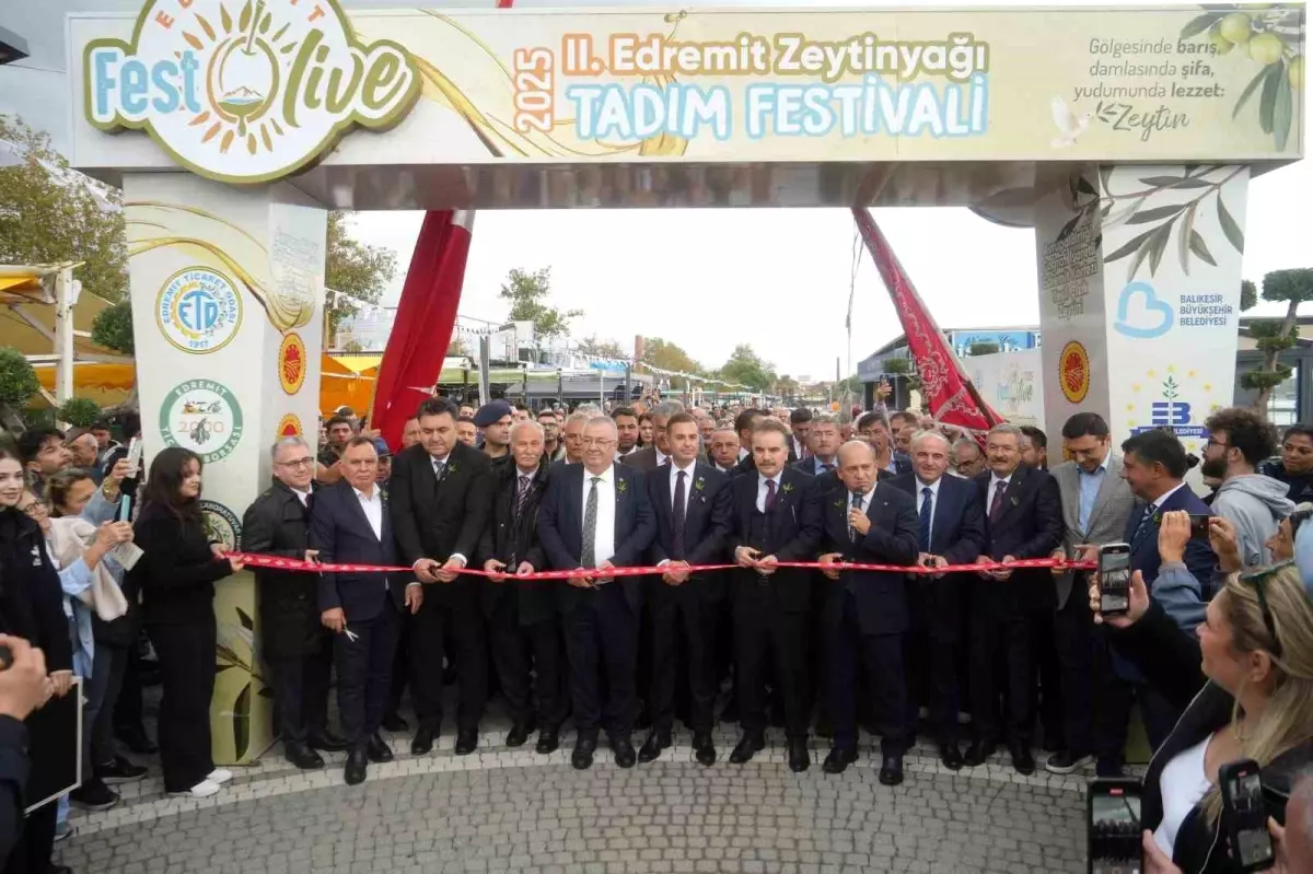 edremitte 2 zeytinyagi tadim festivali festolive basladi U3NqpxPL.jpg