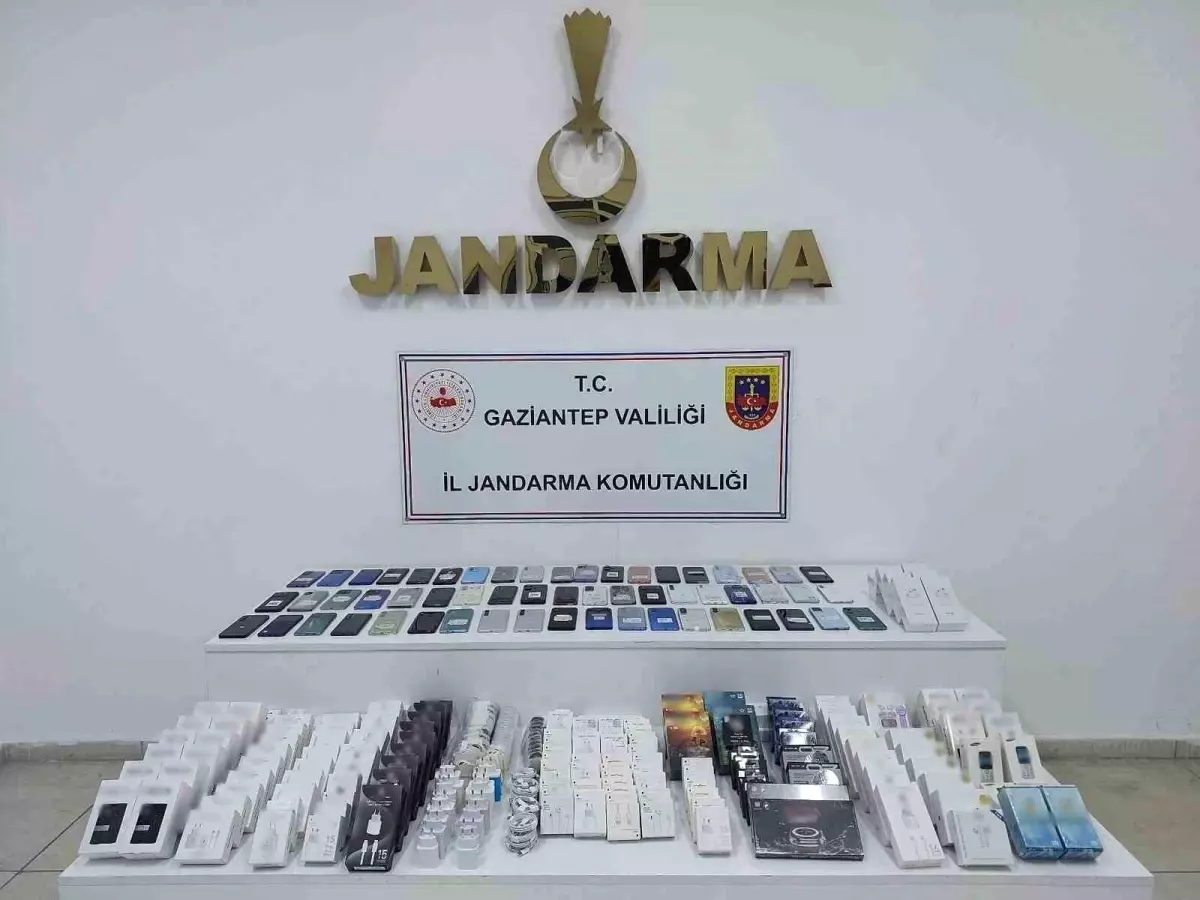 gaziantepte kacak elektronik urun operasyonu 1975000 tl degerinde urun ele gecirildi Abhzsmc4.jpg