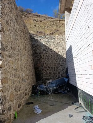 gumushanede otomobil otoparka dustu surucu yaralandi dta5wUEc.jpg