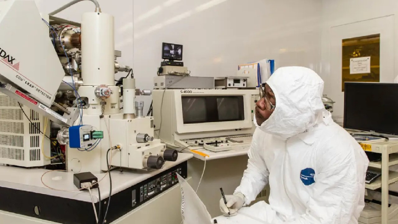 universiteye 10 milyon dolar degerinde mikroskop GCO4bFss.jpg