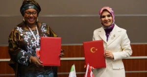 bakan goktas sierra leone ve singapurlu mevkidaslari ile is birligi mutabakat zapti imzaladi BhOLgw4q.webp