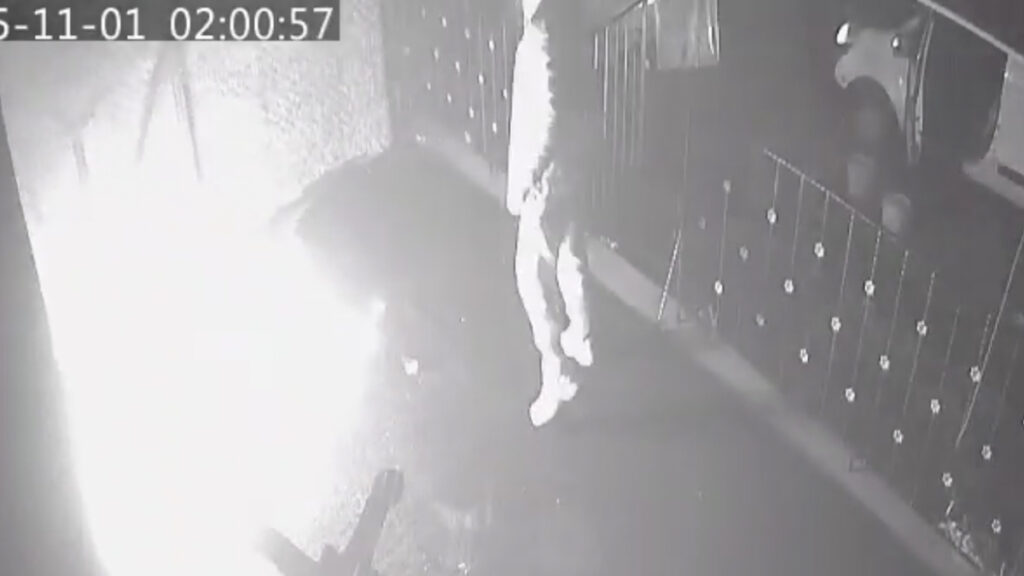 istanbulda kadini darbedilmekten kurtaran esnafin dukkanini atese verdi buynttIj.jpg