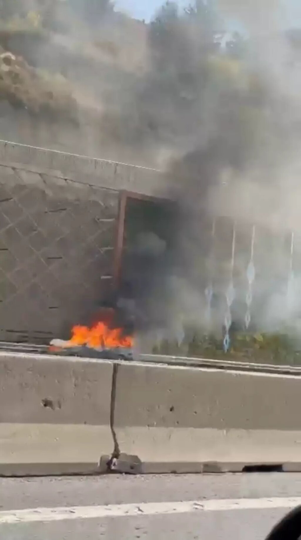 maltepede seyir halindeki aracta yangin cikti kpCaiYZf.jpg