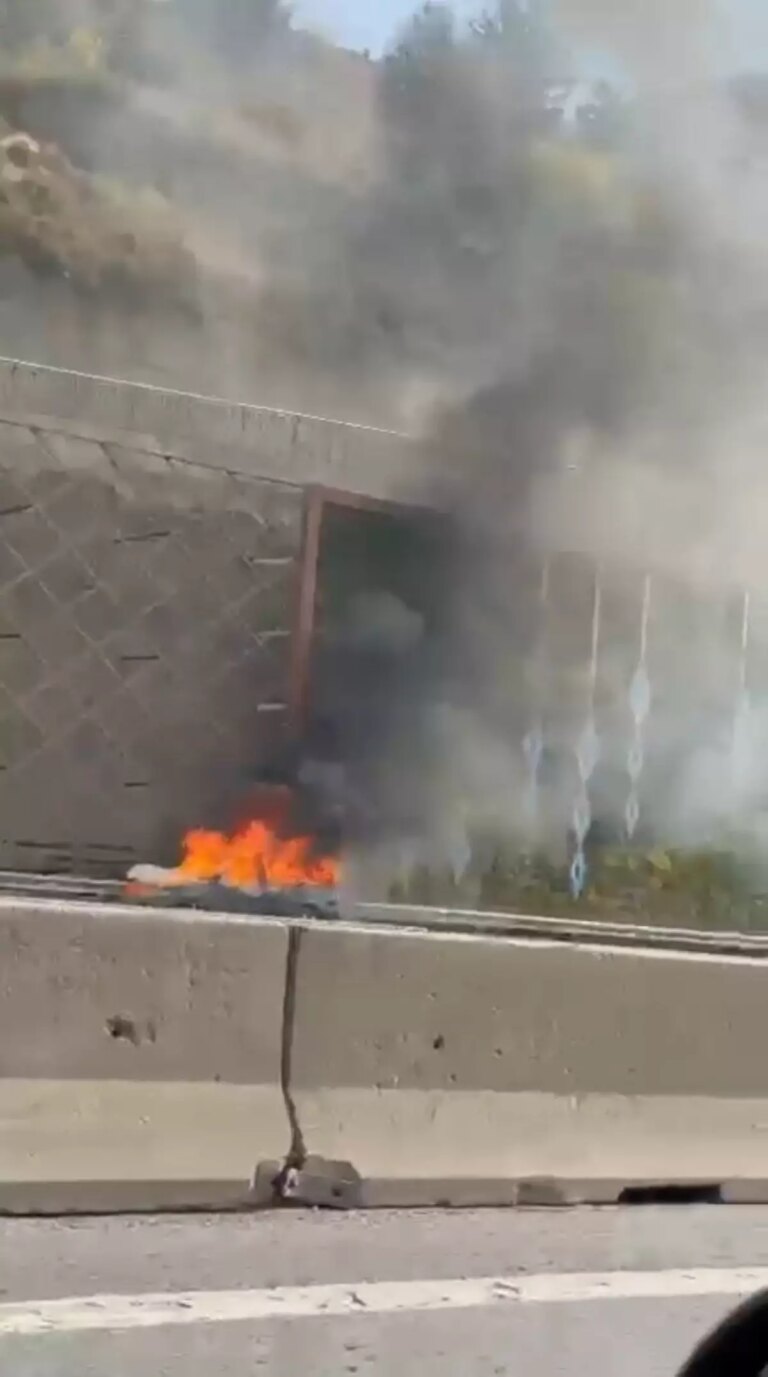 maltepede seyir halindeki aracta yangin cikti kpCaiYZf.jpg