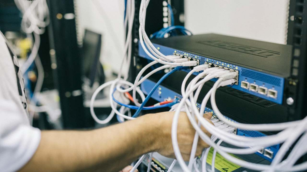 teknoloji devi yil sonuna kadar binlerce kisiyi isten cikaracak mPsspANz.jpg